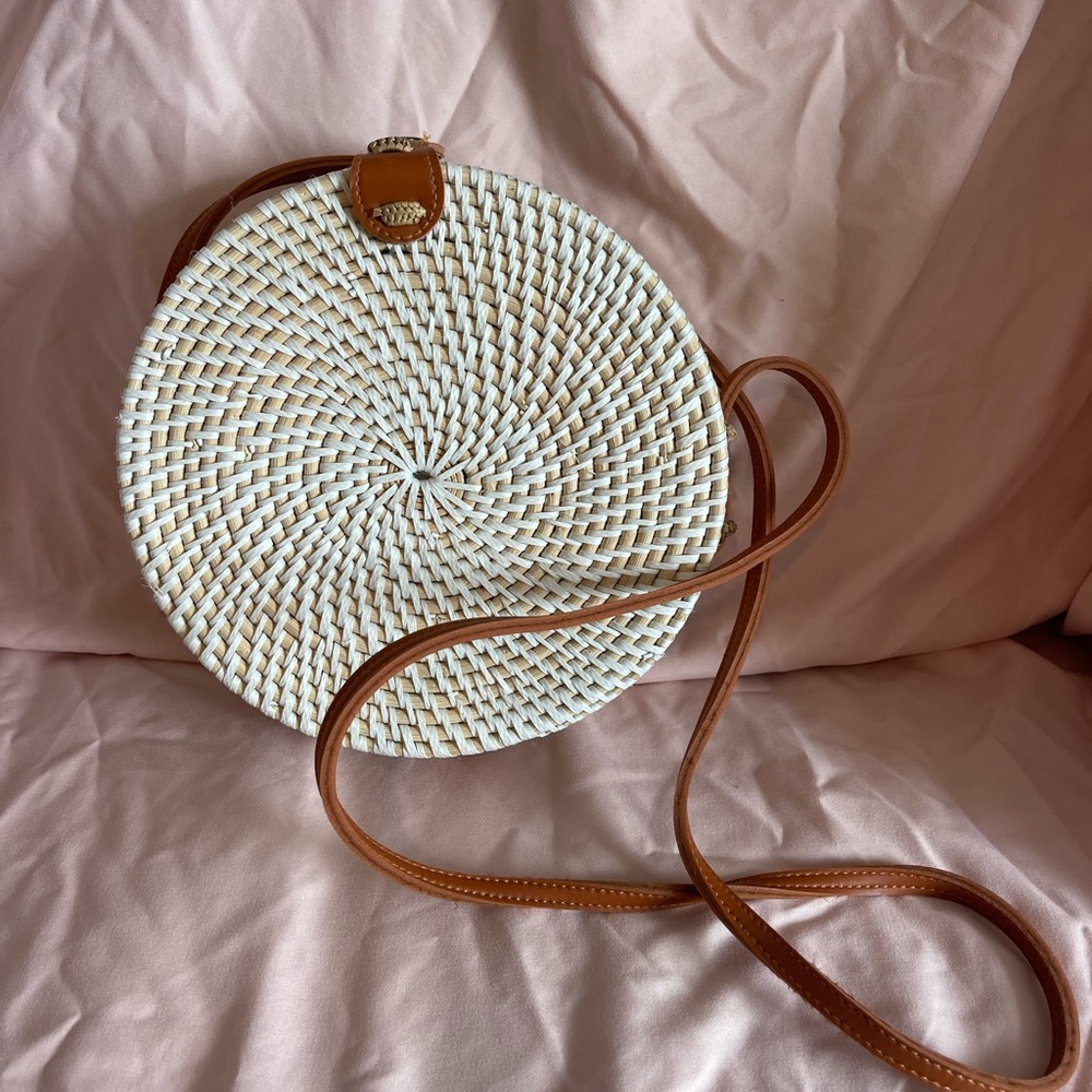 Round cross body